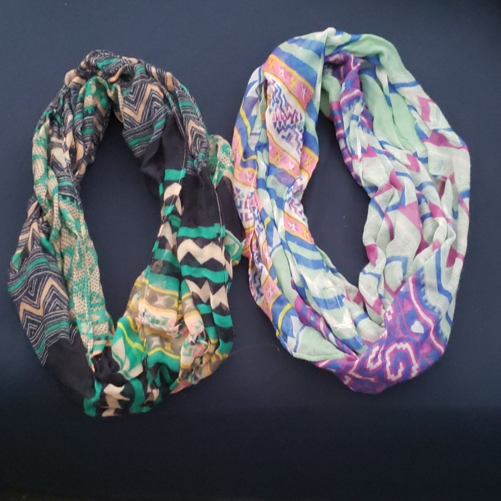 2 Infinity scarves